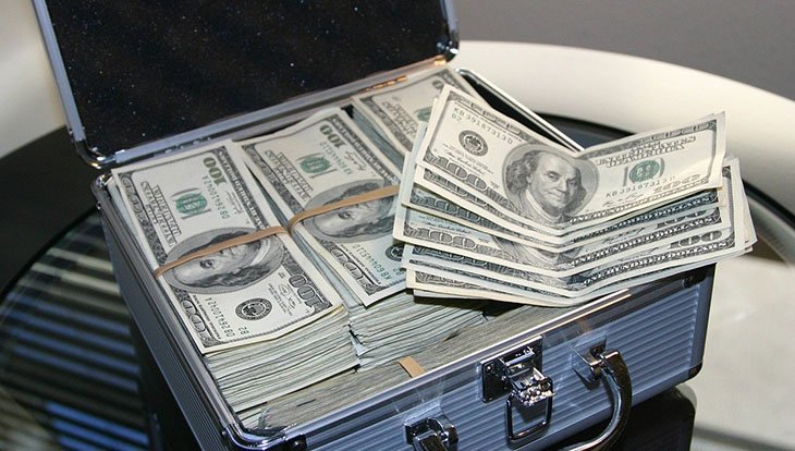 чемодан с деньгами